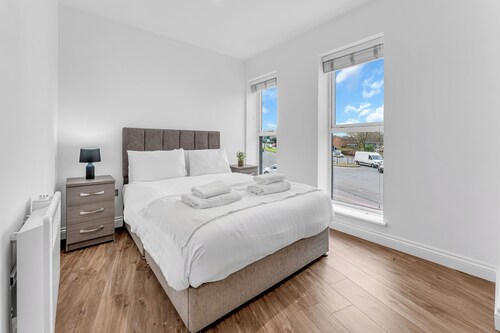 Birmingham City Centre with Secure Parking, Gated Community