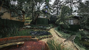 Habitación cuádruple de lujo, 1 cama King size y sofá cama, vista a la ciudad | Áreas de la propiedad