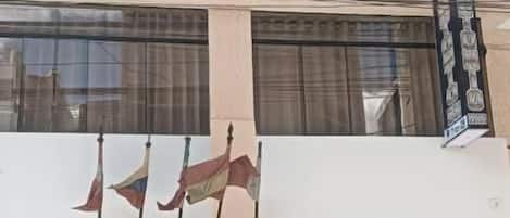 تفاصيل الفندق من الخارج
