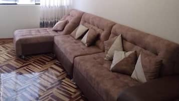 Comfort Single Room, Courtyard View | Living area