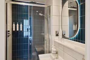 Bathroom - Four Points Flex By Sheraton London Victoria (London)