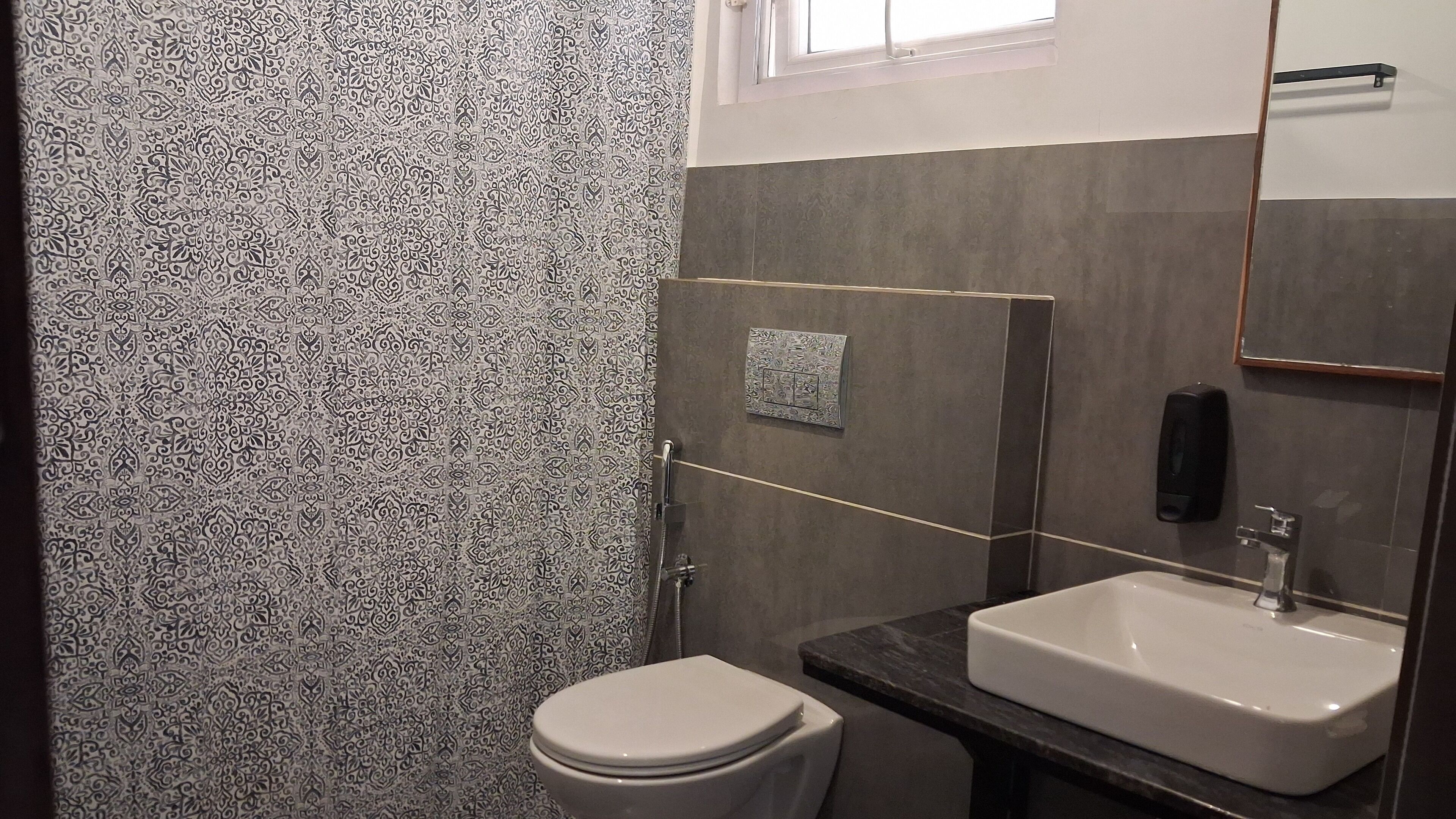 Toallas, jabón, papel de baño 