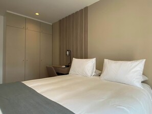 2 bedrooms, desk, iron/ironing board, WiFi - w* | Modern & Cozy 2BR w/ Balcony in Miraflores (Miraflores)