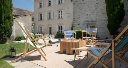 Guest Room “Chambre Cocon” with Shared Terrace and Wi-Fi