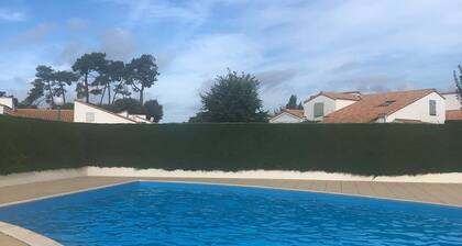 Maison 6 personnes dans domaine avec piscine, idéale pour famille - plage à 800m