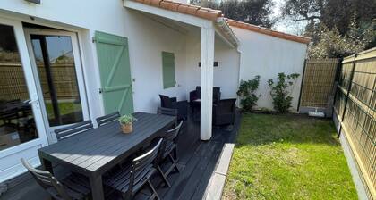 Maison 6 personnes dans domaine avec piscine, idéale pour famille - plage à 800m