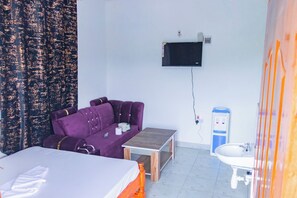 Decoración personalizada, muebles diferentes y wifi gratis 