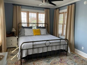 3 bedrooms, WiFi, bed sheets - 3-bedroom house in charming Ocean City with AC for relaxing stays (Ocean City)