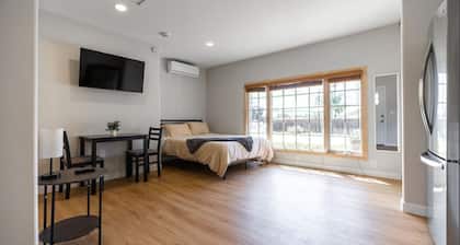 Cozy Casa Bright Modern Suite Kitchen + W/D