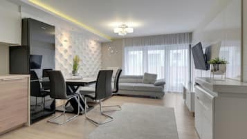 Comfort-Apartment, Balkon | Wohnbereich