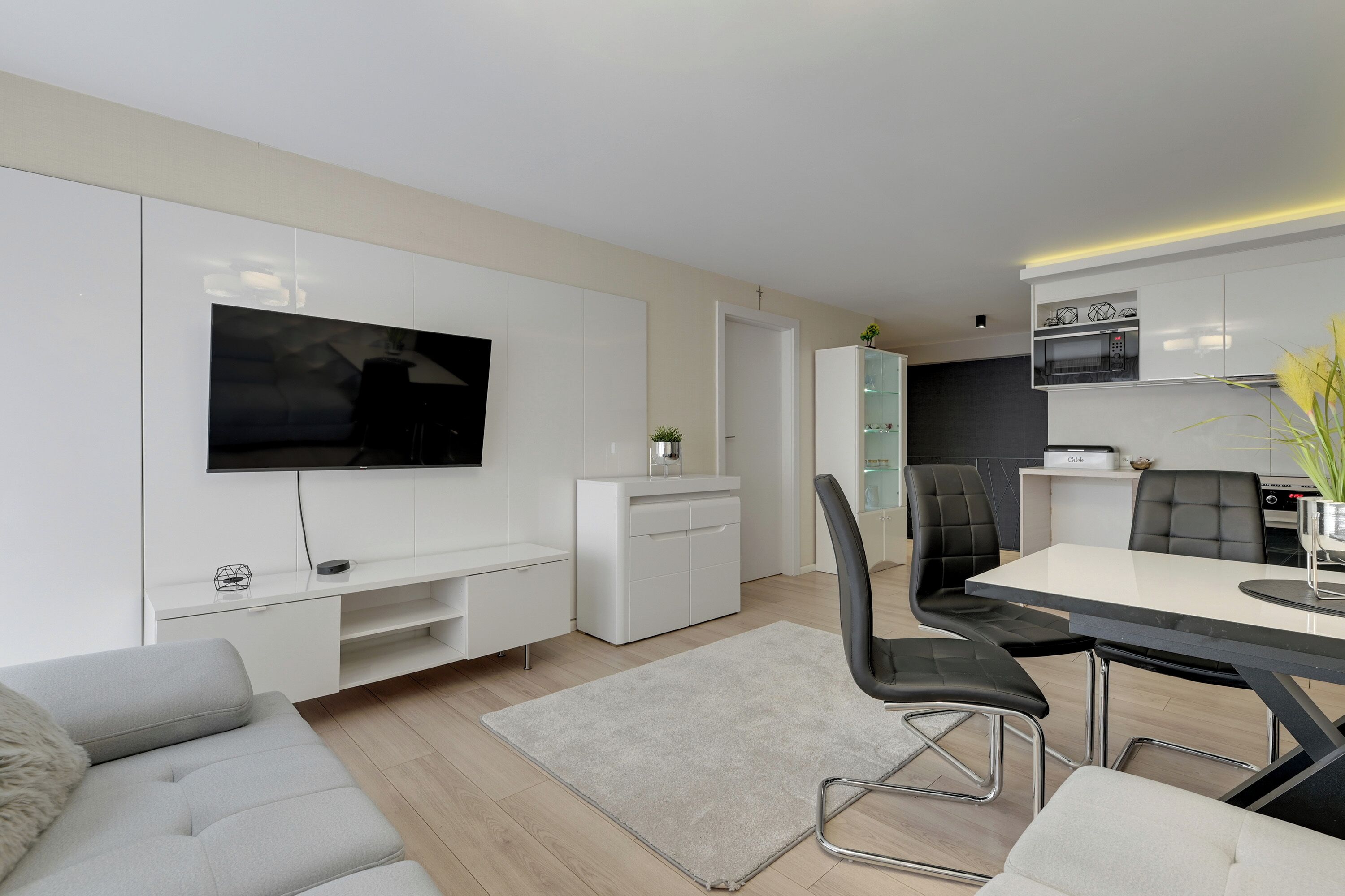 Comfort Apartment, Balcony | Living area