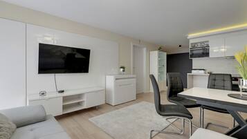 Comfort Apartment, Balcony | Living area