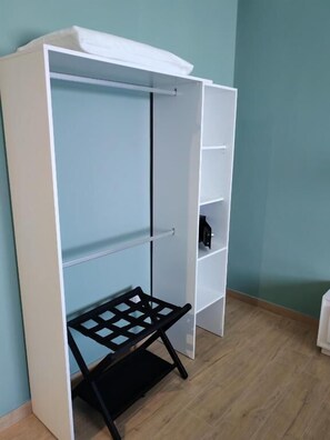 Quarto casal, sacada, vista para o pátio | Parte interna