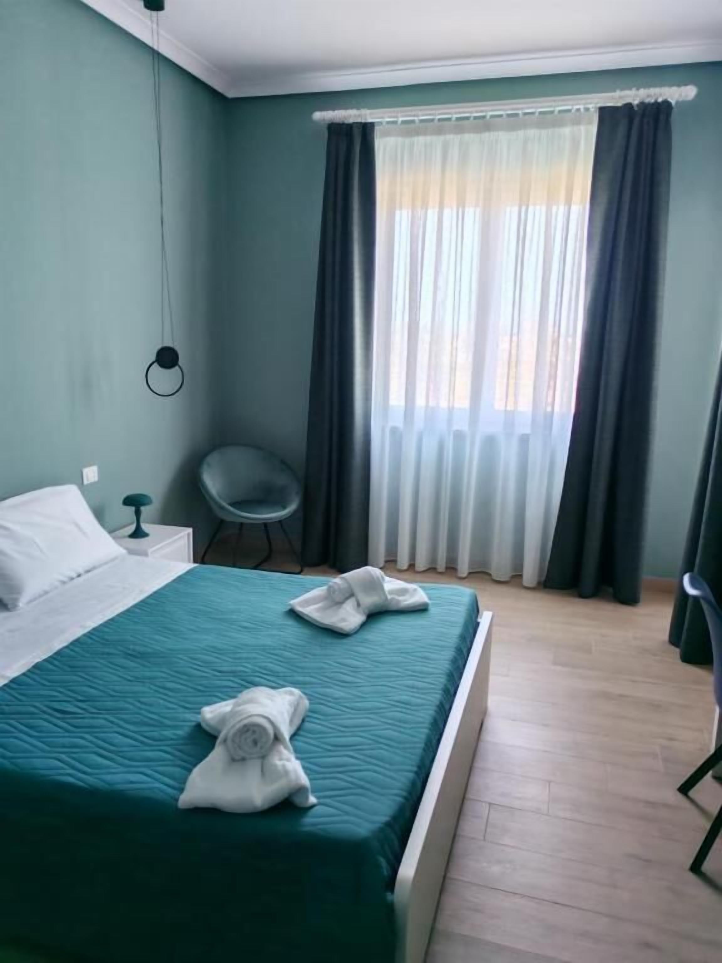 Quarto casal, sacada, vista para o pátio