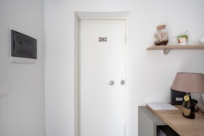 Interior - Room 'La Dimora Del Conte 303' with Balcony and Wi-Fi (Conversano)