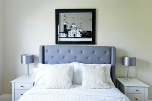 2 bedrooms, iron/ironing board, WiFi, bed sheets - Bright & Spacious 2BR Flat in Kensington (London)