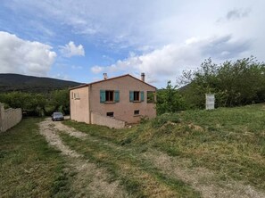 Exterior - Houses with swimming pool - View of Peyrepertuse castle (Pays Cathare) (Rouffiac-des-Corbières)