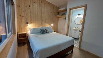 1 bedroom, iron/ironing board, internet, bed sheets