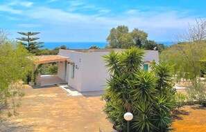 Property grounds - Detached villa with sea view (Torre Pali Provincia di Lecce)