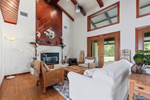 Interior - Retreat Style 6BR Home for Families & Groups (Seffner)