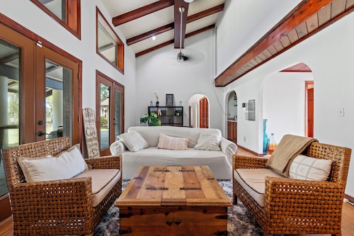 Retreat Style 6BR Home for Families & Groups