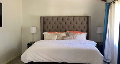 Sleeps 16 | Large Group Retreat Near Tampa & Lakeland | 5 Acre Home