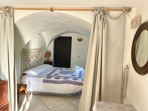 2 bedrooms, iron/ironing board, bed sheets - Charming home with private entrance in historic villa – quiet & idyllic (Ostuni)