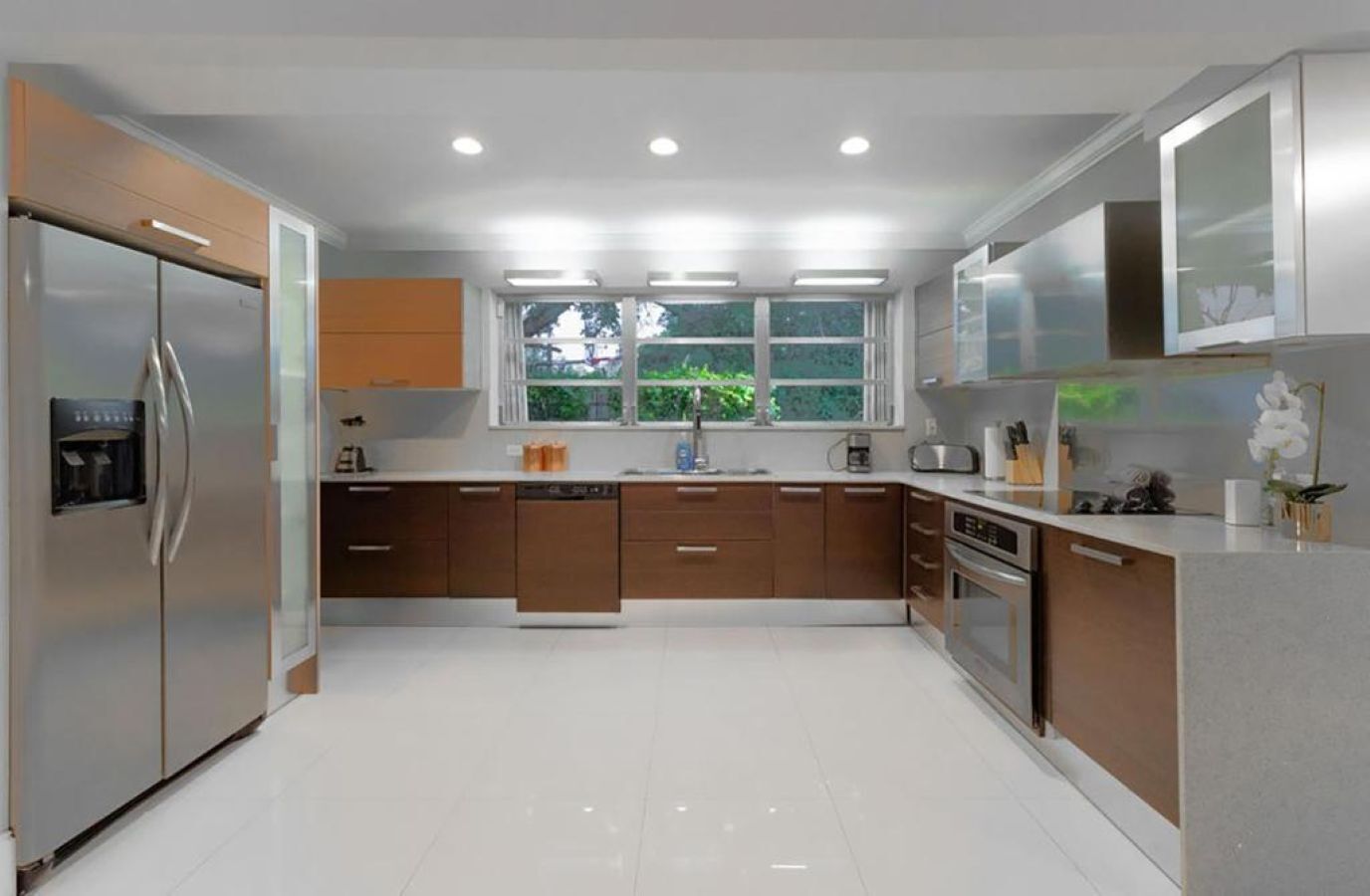 Comfort Room | Private kitchen
