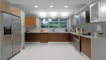 Comfort Room | Private kitchen