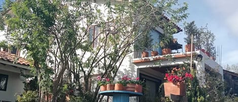 Perushuoneisto, patio, näköala pihalle | Ulkopuoli