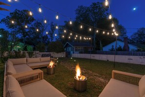 Terrace/patio - Comfortable Queen Room l Near Downtown (Hendersonville)