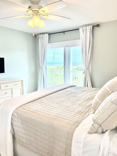 Modern Beachfront Condo w/pool Carolina Beach