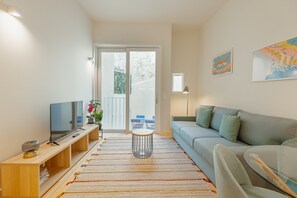 TV - BOAVISTA DUPLEX WITH BALCONY by VACATIONY (Oporto)