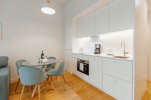 Fridge, microwave, oven, dishwasher - BOAVISTA DUPLEX WITH BALCONY by VACATIONY (Oporto)