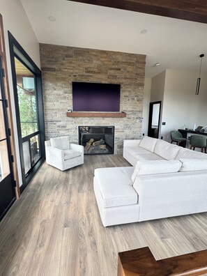 Living area - Chelan Ridge - New construction (Chelan)