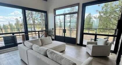 Panoramic River Views, Luxury Kitchen & Fireplace
