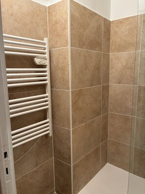 Bathroom - Vrbo Property (La Garde)