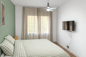 3 bedrooms, Internet, bed sheets - Renovated 3-bedroom apartment - 8 people - Air conditioning - La Garde Center - Beaches 10 min (La Garde)