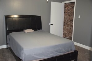 2 chambres, fer et planche à repasser, accès au Wi-Fi (inclus)
