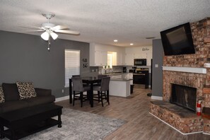Smart TV, fireplace