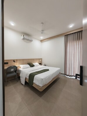 Quarto casal luxo, sacada, vista para a cidade