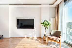 Smart TV - Elegant Home with Iconic Bosphorus View (beşiktaş)