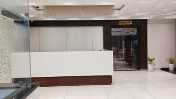 Dubbelrum eller tvåbäddsrum - utsikt mot staden | Lobby