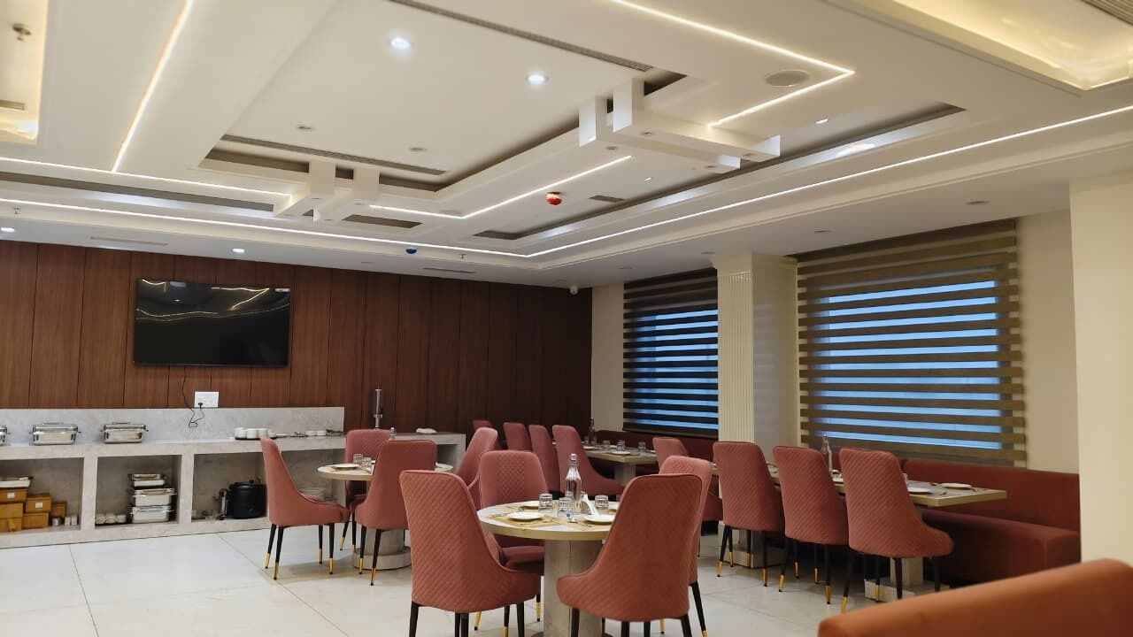 Dubbelrum eller tvåbäddsrum - utsikt mot staden | Restauranger