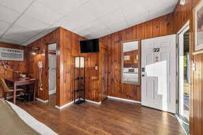 1 slaapkamer, een strijkplank/strijkijzer, wifi, beddengoed
