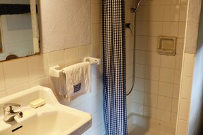 ห้องทวิน, ห้องน้ำส่วนตัว | ห้องน้ำ