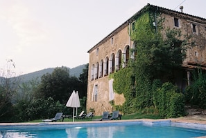 Outdoor pool - Casa Rural Mas Garganta (La Vall d'en Bas)