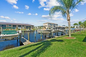 Marina - Waterfront 2 bed 2 bath condo, dock included in Punta Gorda, Active community! (Punta Gorda)