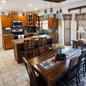 Dining - Gorgeous 4-bedroom farmhouse in a quiet country. (Johnstown)