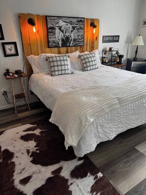 Room - Gorgeous 4-bedroom farmhouse in a quiet country. (Johnstown)